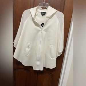 Luii & Me Inc women’s white Poncho with removable hood front zipper, size large